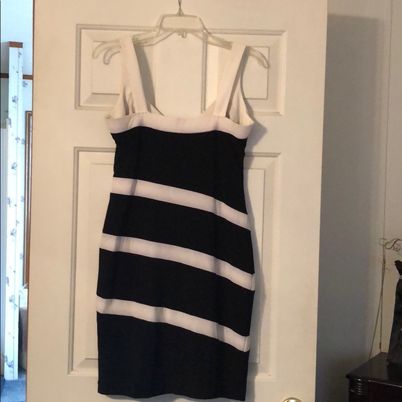 Dress - Picture 3 of 4